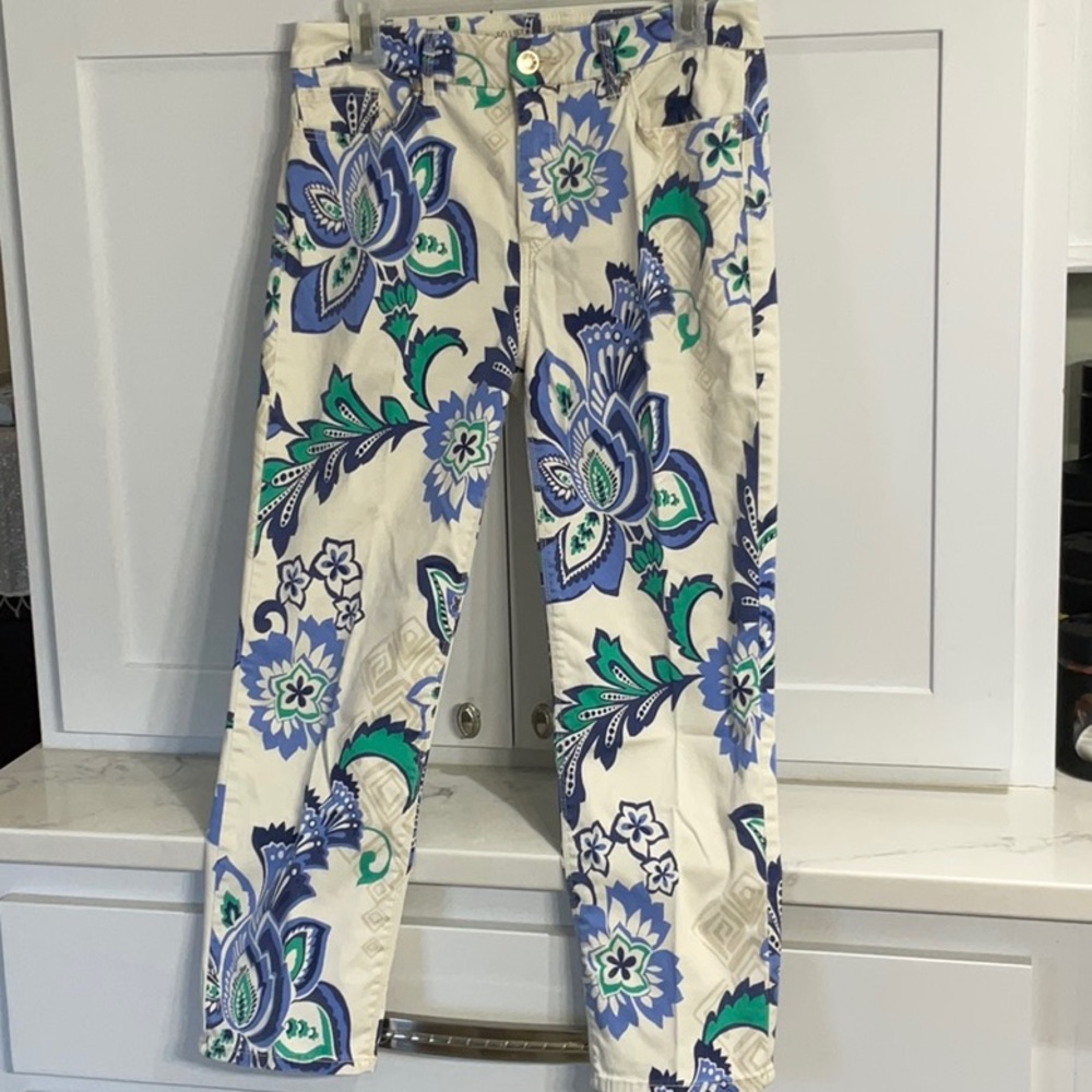 Blue and Green Floral Patterned So Lifting Crop Pants